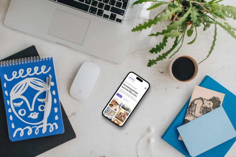 Arinde.se on iPhone on table
